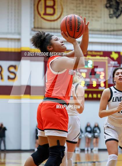 Thumbnail 3 in Lindsay vs. Honey Grove (UIL 2A Bi-District Playoff) photogallery.