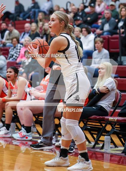 Thumbnail 1 in Lindsay vs. Honey Grove (UIL 2A Bi-District Playoff) photogallery.
