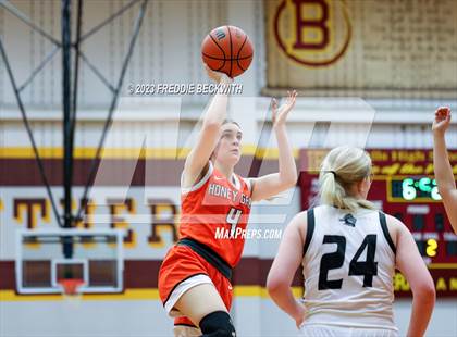 Thumbnail 3 in Lindsay vs. Honey Grove (UIL 2A Bi-District Playoff) photogallery.