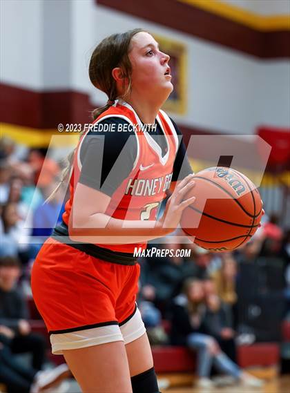 Thumbnail 3 in Lindsay vs. Honey Grove (UIL 2A Bi-District Playoff) photogallery.