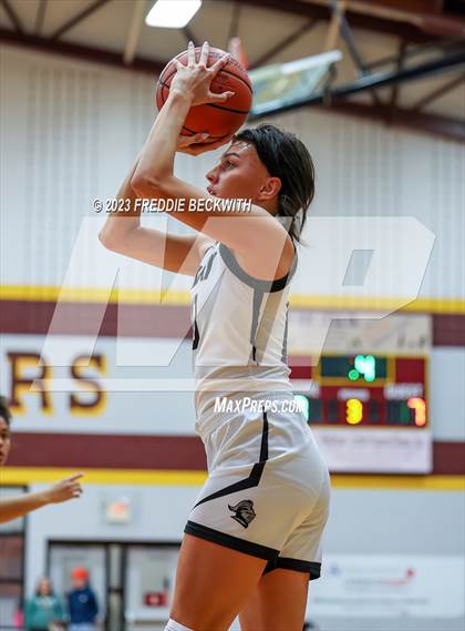 Thumbnail 2 in Lindsay vs. Honey Grove (UIL 2A Bi-District Playoff) photogallery.