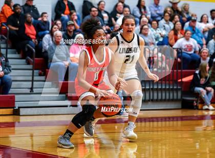 Thumbnail 3 in Lindsay vs. Honey Grove (UIL 2A Bi-District Playoff) photogallery.