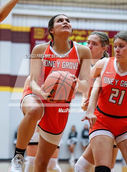 Thumbnail 1 in Lindsay vs. Honey Grove (UIL 2A Bi-District Playoff) photogallery.