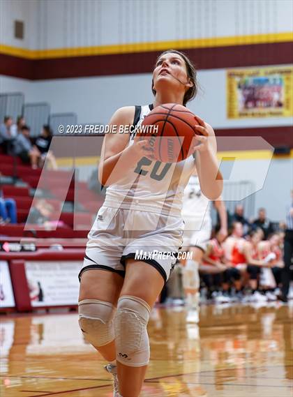 Thumbnail 2 in Lindsay vs. Honey Grove (UIL 2A Bi-District Playoff) photogallery.