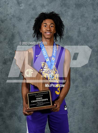 Thumbnail 1 in Lynwood (CIF State D5 Award Photos) photogallery.