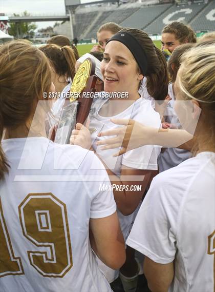 Thumbnail 3 in Cheyenne Mountain vs Evergreen (CHSAA 4A Championship) photogallery.