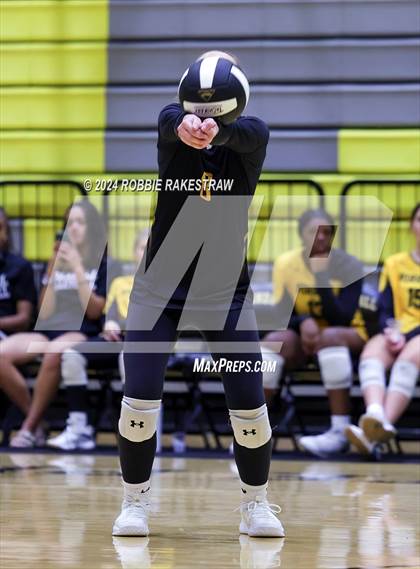 Thumbnail 3 in Crandall vs Samuell (Crandall Tournament) photogallery.