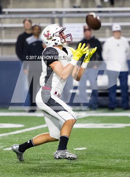 Thumbnail 1 in JSerra Catholic vs. Orange Lutheran photogallery.