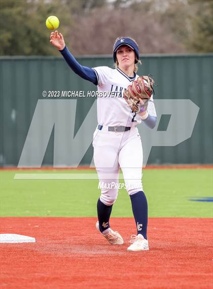 Thumbnail 3 in Lake Creek vs. Plano West photogallery.