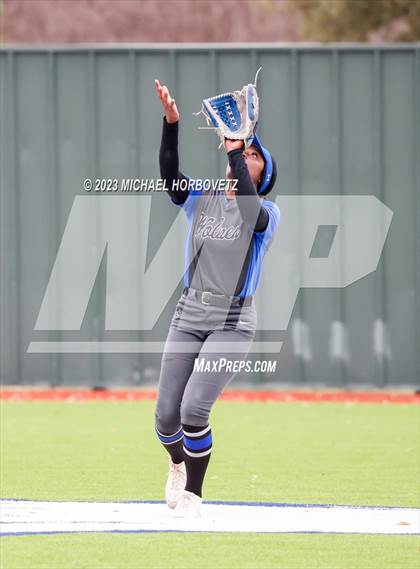 Thumbnail 1 in Lake Creek vs. Plano West photogallery.
