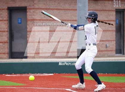Thumbnail 3 in Lake Creek vs. Plano West photogallery.