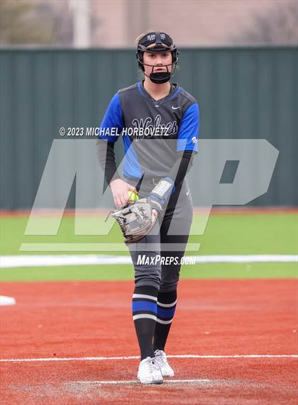 Thumbnail 3 in Lake Creek vs. Plano West photogallery.