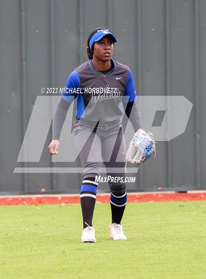 Thumbnail 2 in Lake Creek vs. Plano West photogallery.