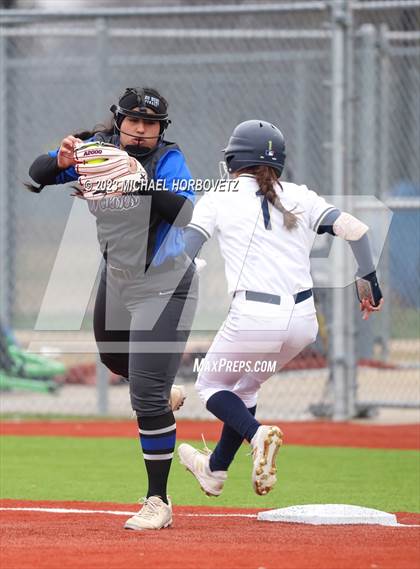 Thumbnail 3 in Lake Creek vs. Plano West photogallery.