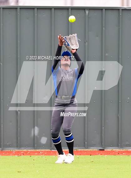 Thumbnail 3 in Lake Creek vs. Plano West photogallery.