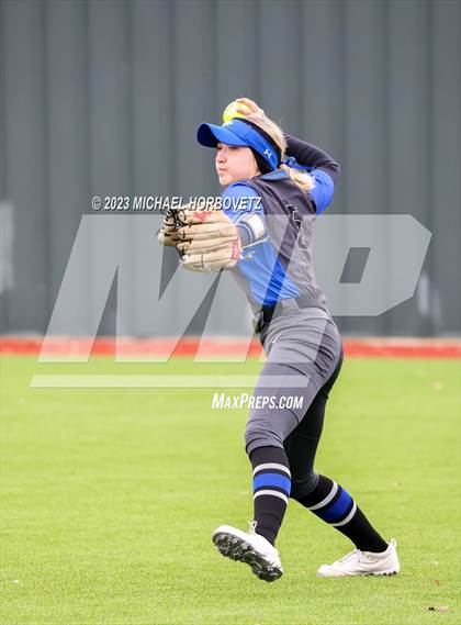 Thumbnail 2 in Lake Creek vs. Plano West photogallery.