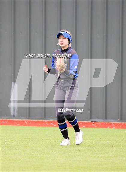Thumbnail 3 in Lake Creek vs. Plano West photogallery.