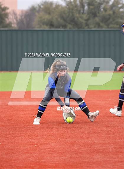 Thumbnail 3 in Lake Creek vs. Plano West photogallery.
