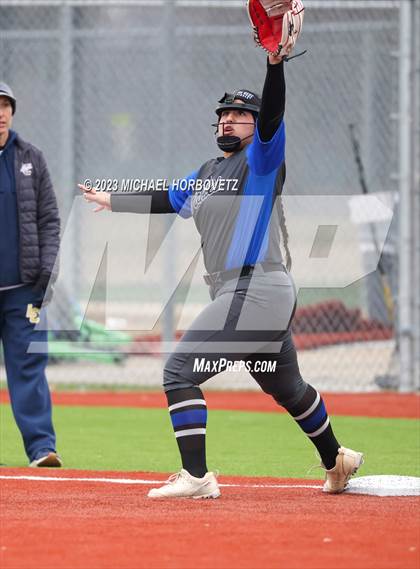 Thumbnail 2 in Lake Creek vs. Plano West photogallery.