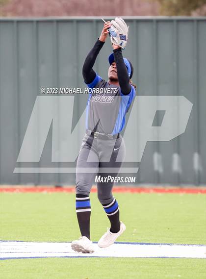 Thumbnail 2 in Lake Creek vs. Plano West photogallery.