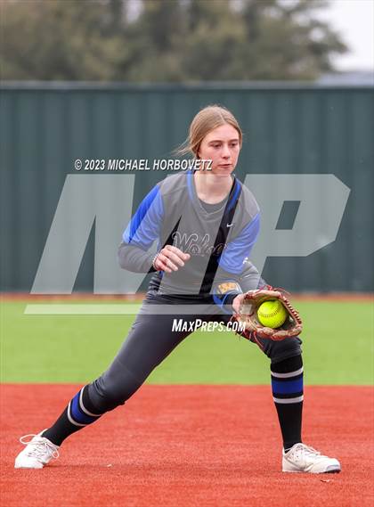 Thumbnail 3 in Lake Creek vs. Plano West photogallery.