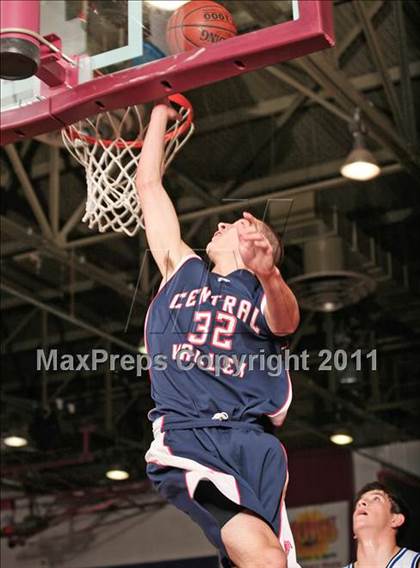 Thumbnail 3 in Orland vs. Central Valley (CIF NS D4 Final) photogallery.