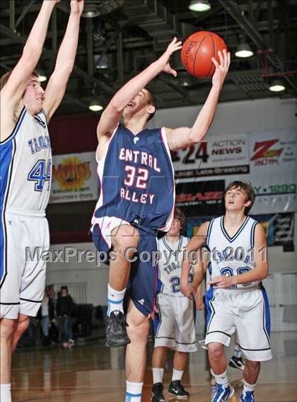 Thumbnail 2 in Orland vs. Central Valley (CIF NS D4 Final) photogallery.