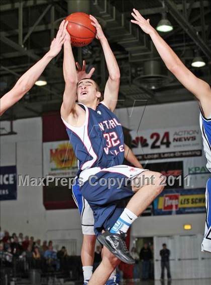 Thumbnail 3 in Orland vs. Central Valley (CIF NS D4 Final) photogallery.