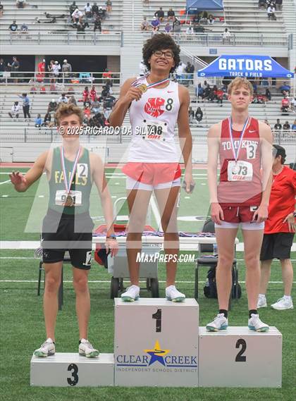Thumbnail 2 in UIL 6A Track Region III Final (Medal Ceremony) photogallery.