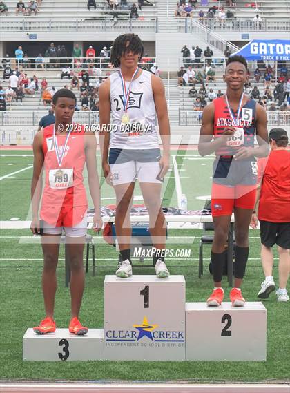 Thumbnail 3 in UIL 6A Track Region III Final (Medal Ceremony) photogallery.