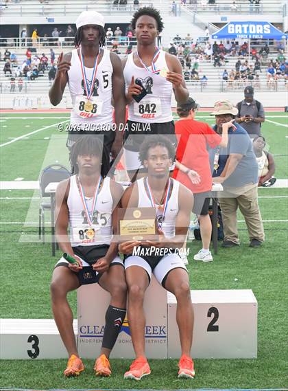 Thumbnail 3 in UIL 6A Track Region III Final (Medal Ceremony) photogallery.