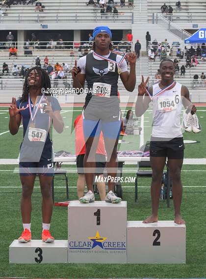 Thumbnail 1 in UIL 6A Track Region III Final (Medal Ceremony) photogallery.