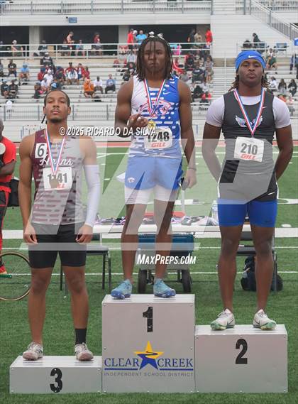 Thumbnail 3 in UIL 6A Track Region III Final (Medal Ceremony) photogallery.