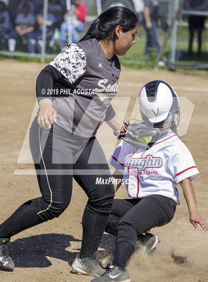 Thumbnail 2 in Santee vs Vaughn (Lincoln Class Tournament) photogallery.