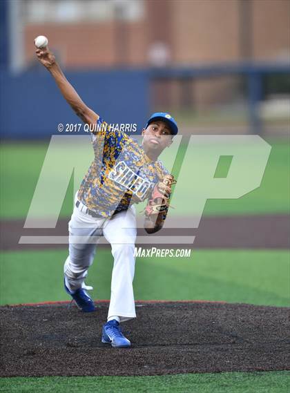 Thumbnail 2 in Solorio vs. Simeon photogallery.