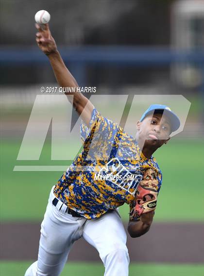 Thumbnail 1 in Solorio vs. Simeon photogallery.