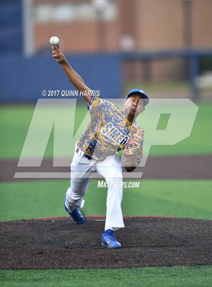 Thumbnail 2 in Solorio vs. Simeon photogallery.