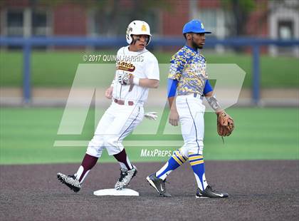 Thumbnail 1 in Solorio vs. Simeon photogallery.