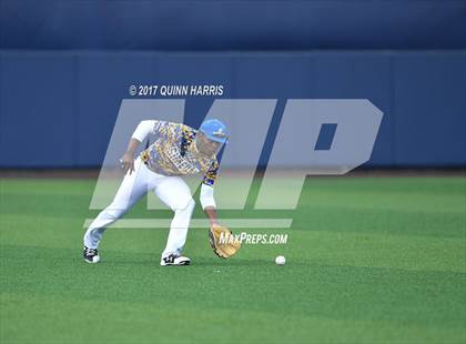 Thumbnail 3 in Solorio vs. Simeon photogallery.
