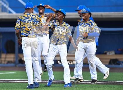 Thumbnail 2 in Solorio vs. Simeon photogallery.