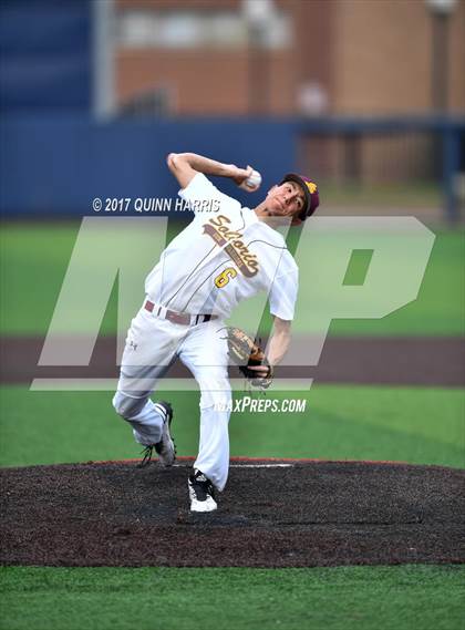 Thumbnail 2 in Solorio vs. Simeon photogallery.