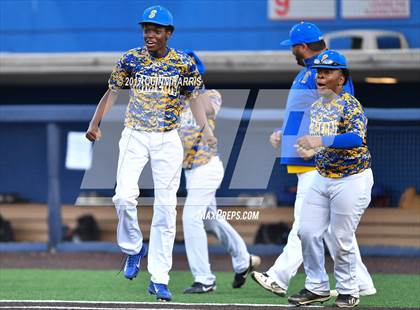 Thumbnail 3 in Solorio vs. Simeon photogallery.