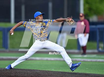 Thumbnail 2 in Solorio vs. Simeon photogallery.