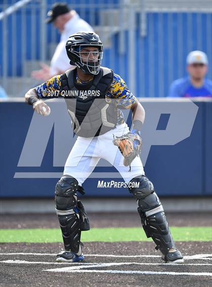 Thumbnail 3 in Solorio vs. Simeon photogallery.