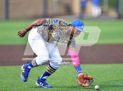 Thumbnail 2 in Solorio vs. Simeon photogallery.
