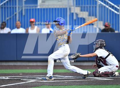 Thumbnail 2 in Solorio vs. Simeon photogallery.