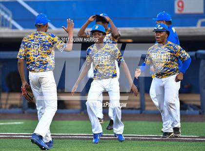 Thumbnail 2 in Solorio vs. Simeon photogallery.