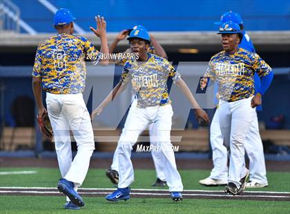 Thumbnail 3 in Solorio vs. Simeon photogallery.
