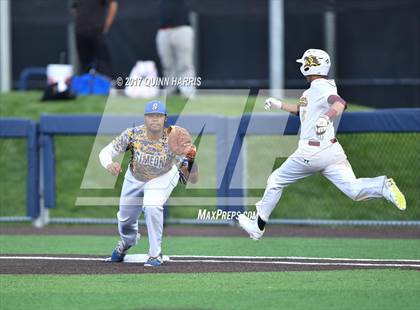 Thumbnail 3 in Solorio vs. Simeon photogallery.
