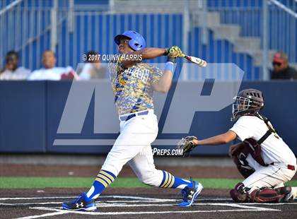 Thumbnail 2 in Solorio vs. Simeon photogallery.